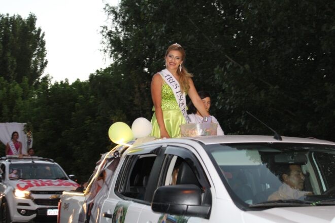 V&iacute;a Blanca: candidatas a la Vendimia recorrieron las calles de San Carlos