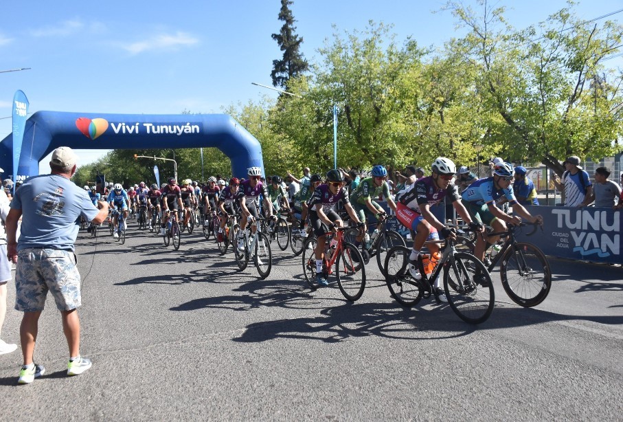Vuelta de Mendoza: Leo Cobarrubia, se quedó con la Etapa Valle de Uco