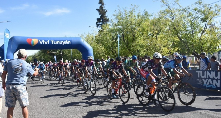 Vuelta de Mendoza: Leo Cobarrubia, se qued&oacute; con la Etapa Valle de Uco