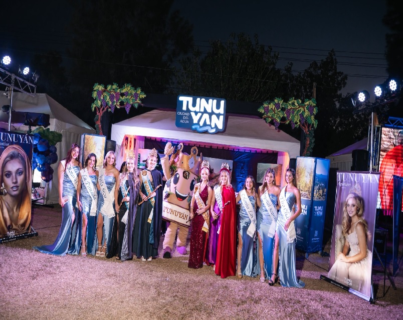 Tunuy&aacute;n vive su segunda noche en el Paseo Federal con identidad, sabores y homenaje vendimial