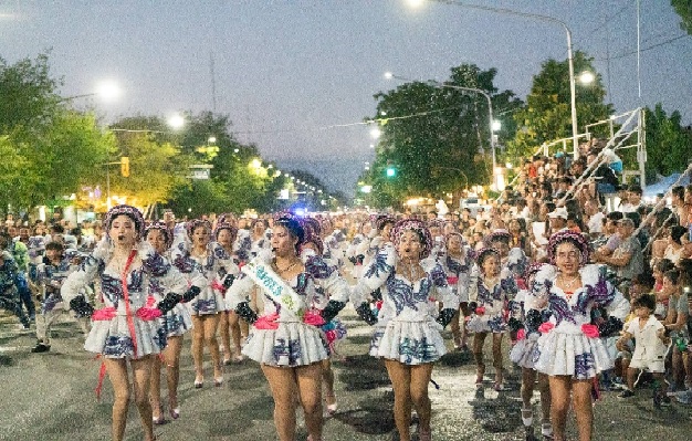Con la alegr&iacute;a de cientos de corazones: Carnaval volvi&oacute; a Tunuy&aacute;n