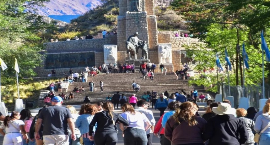 Miles de personas eligieron el Manzano Hist&oacute;rico
