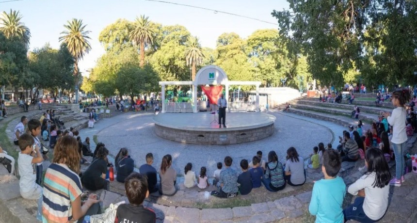 Todos los s&aacute;bados de abril: "Arte en el Teatrino"