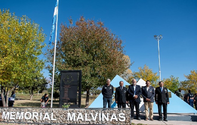 San Carlos homenaje&oacute; a los h&eacute;roes de Malvinas con un emotivo acto