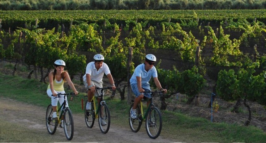 Bicitour &ldquo;Mujeres de la Vi&ntilde;a&rdquo; en San Carlos 
