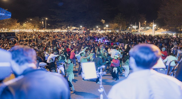 Una multitud de personas celebró a puro ritmo la edición 2025 del Festival de la Nuez y los Vinos de Altura de Tupungato