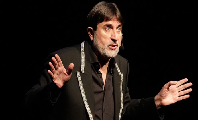 Teatro Mendoza: Flaco Pailos presenta su show de humor sinfónico