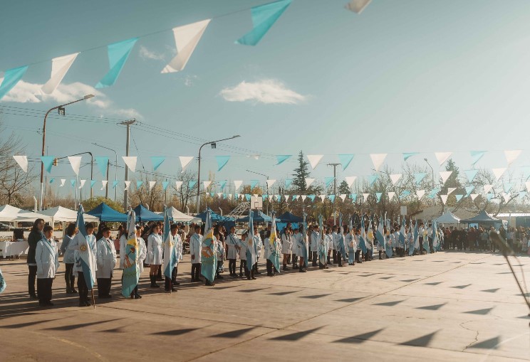 Tupungato celebr&oacute; los 215 a&ntilde;os de la Revoluci&oacute;n de Mayo con anuncios de obras para San Jos&eacute; y Villa Bast&iacute;as