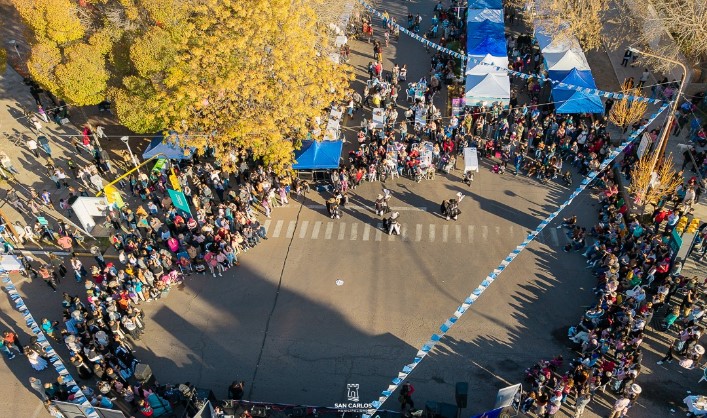 Se realiz&oacute; la gran Pe&ntilde;a Patri&oacute;tica del 25 de Mayo en San Carlos