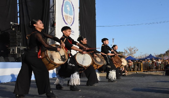 El 25 de Mayo se festeja en toda la provincia con artistas mendocinos