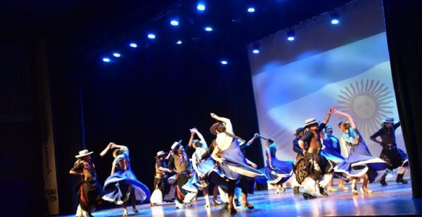 Gala, aplausos y un instante que detuvo el tiempo: Tunuy&aacute;n celebr&oacute; el 25 de Mayo a lo grande