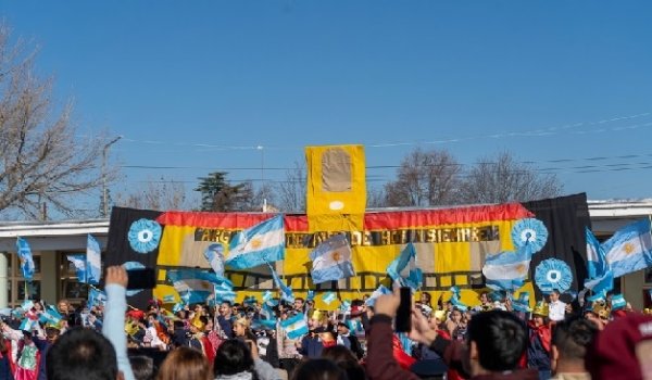 Eugenio Bustos fue escenario del acto oficial por el 25 de Mayo  