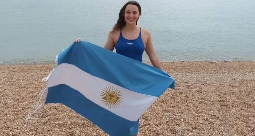 Nad&oacute; 13 horas y es la primera rionegrina en cruzar el Canal de la Mancha