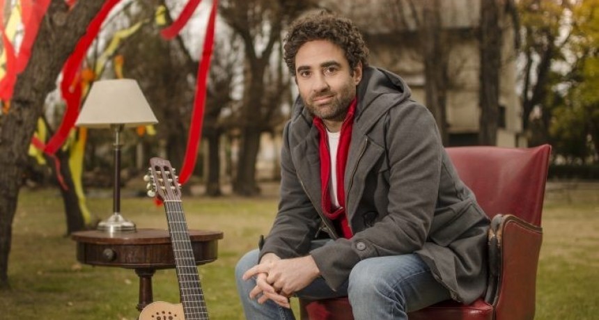 Lucho Aberastain presenta &ldquo;&Iacute;ntimo&rdquo; en el Le Parc