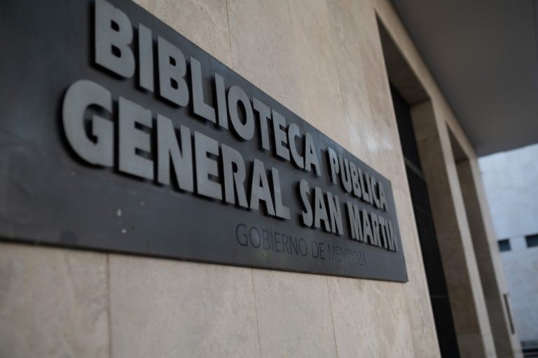 Se presenta un libro sobre la prevención de vínculos tóxicos en la Biblioteca San Martín