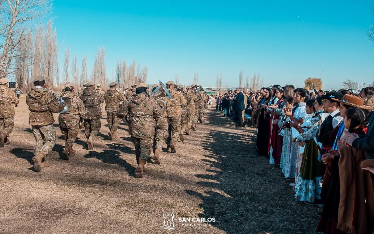 &ldquo;&iexcl;S&iacute;, prometo!&rdquo;: un eco de esperanza de celeste y blanco en San Carlos 