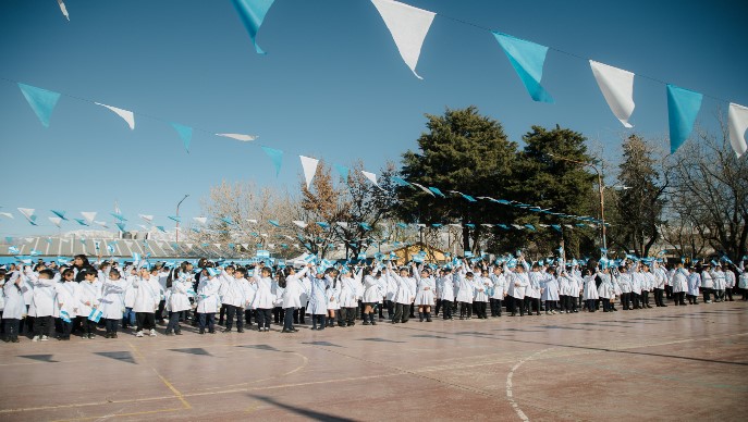 El Cord&oacute;n del Plata lati&oacute; en celeste y blanco 