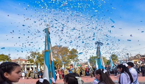 Vista Flores rindi&oacute; homenaje a la Bandera y a Manuel Belgrano en una emotiva jornada patri&oacute;tica