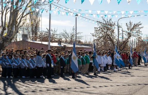 San Carlos vivi&oacute; una emotiva Promesa de Lealtad a la Bandera Nacional