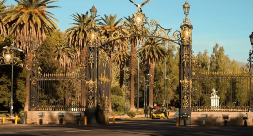 Miles de turistas llegan a Mendoza para la segunda semana de vacaciones