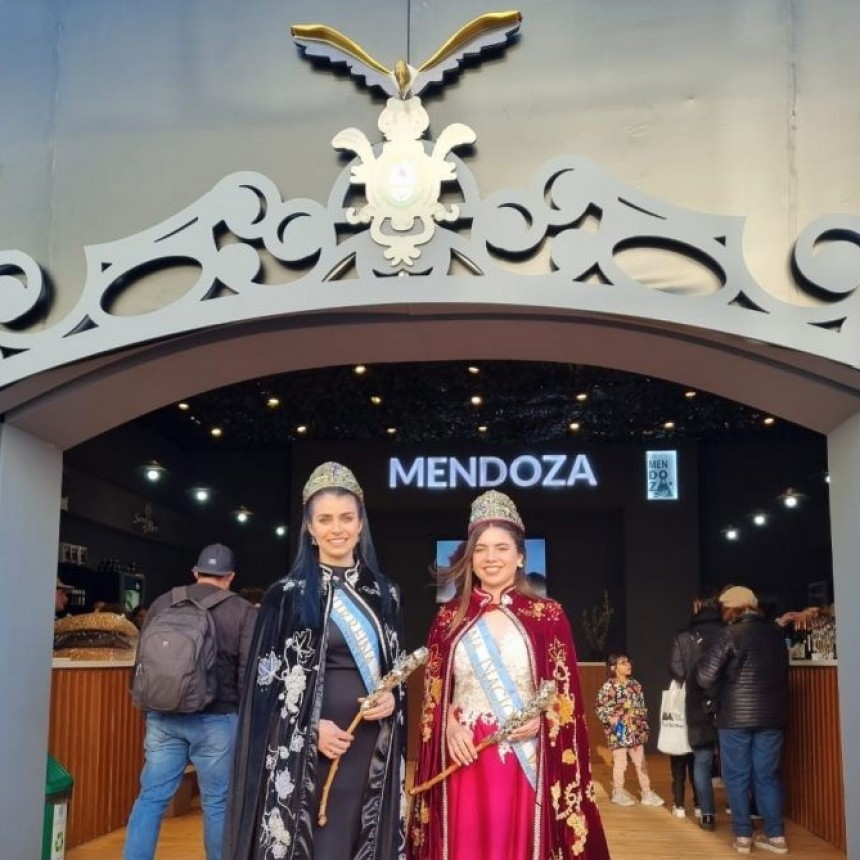 La reina y virreina de la Vendimia, presentes en La Rural de Buenos Aires