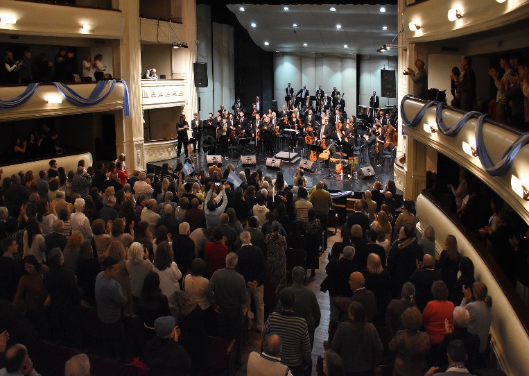 Emocionante “Velada de Gala Patriótica” en el Teatro Independencia