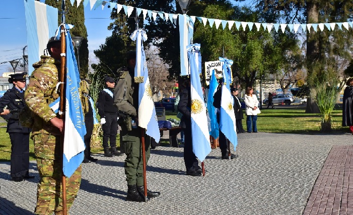 Tunuy&aacute;n conmemor&oacute; el D&iacute;a de la Independencia con un emotivo acto patrio en la Plaza Departamental
