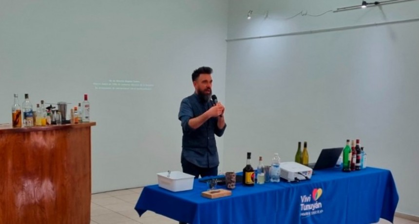 Gran convocatoria en la innovadora M&aacute;ster Class de Bartender en Tunuy&aacute;n 