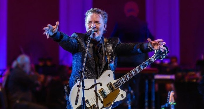 Miguel Mateos se presenta con un bell&iacute;simo show sinf&oacute;nico