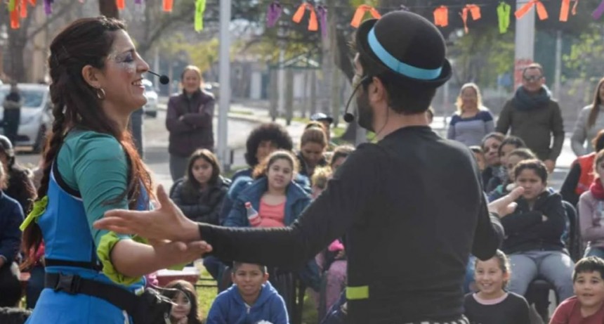 "Arte en el Teatrino" de la plaza Independencia todos los fines de semana de septiembre