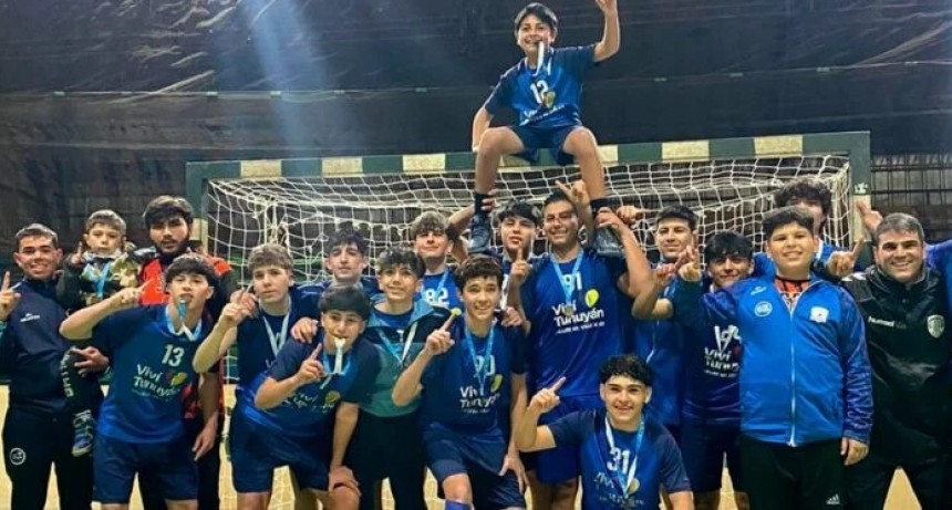 El handball juvenil de Tunuy&aacute;n en lo m&aacute;s alto
