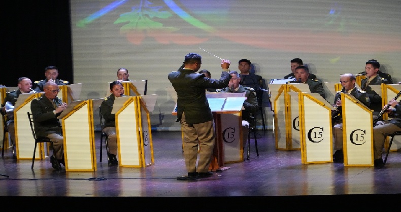 El Regimiento de Caballer&iacute;a de Exploraci&oacute;n de Monta&ntilde;a 15 celebr&oacute; su bicentenario con una emotiva velada de gala