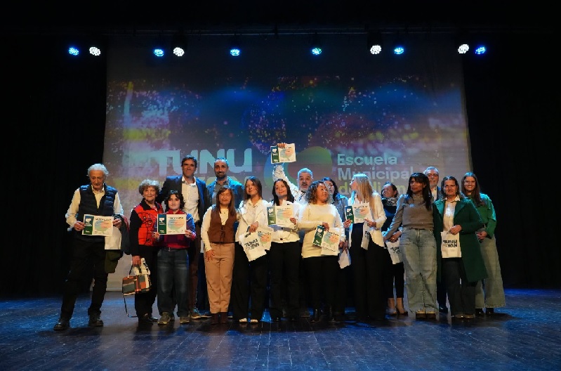 La Escuela Municipal de Idiomas celebra a 78 nuevos egresados en una jornada de emoci&oacute;n y logros compartidos