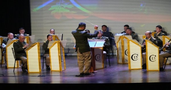 El Regimiento de Caballer&iacute;a de Exploraci&oacute;n de Monta&ntilde;a 15 celebr&oacute; su bicentenario con una emotiva velada de gala