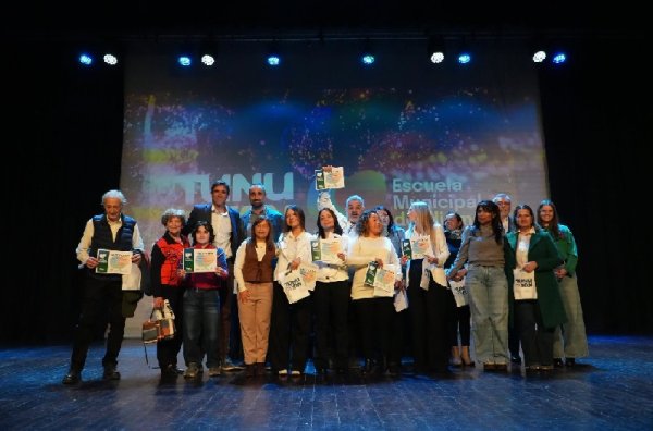 La Escuela Municipal de Idiomas celebra a 78 nuevos egresados en una jornada de emoci&oacute;n y logros compartidos