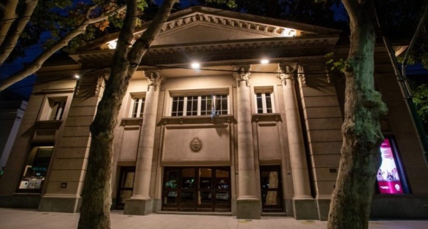 In&eacute;s Est&eacute;vez llega a Mendoza con una obra imperdible