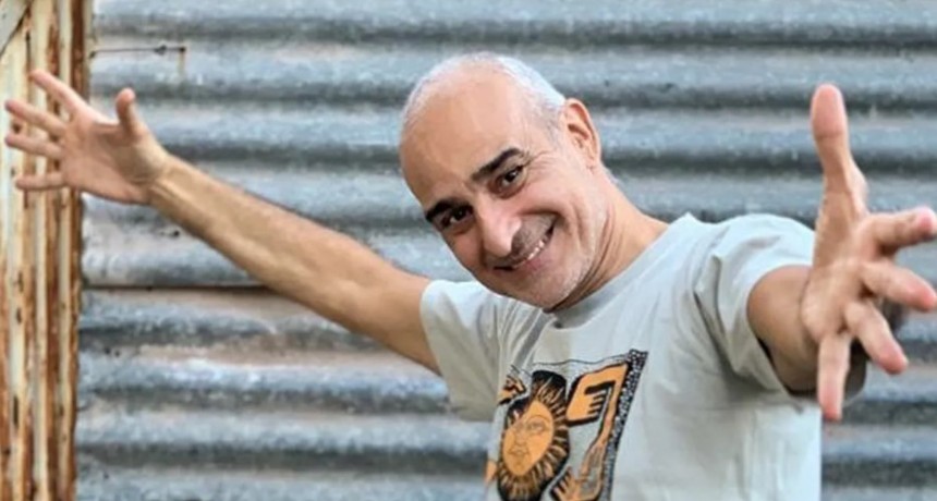 Noche de humor en el Teatro Independencia: Daniel Quiroga presenta "Volvi&oacute; Roberto"