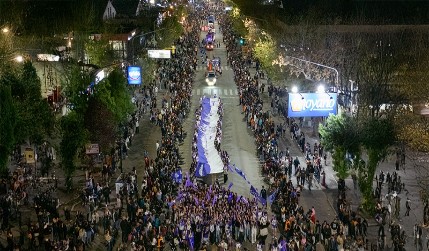 Estudiantes protagonizaron la Farándula sobre la avenida principal de Tunuyán