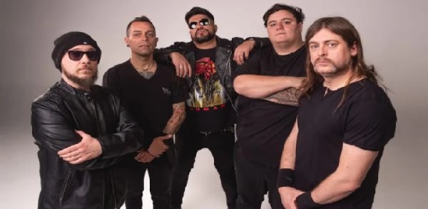 La metalman&iacute;a se desata en la Nave Cultural, con el show Metallica Experience