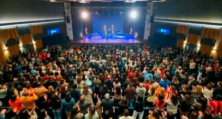 Con dos funciones a sala completa Gabriel Rol&oacute;n visit&oacute; en Tunuy&aacute;n