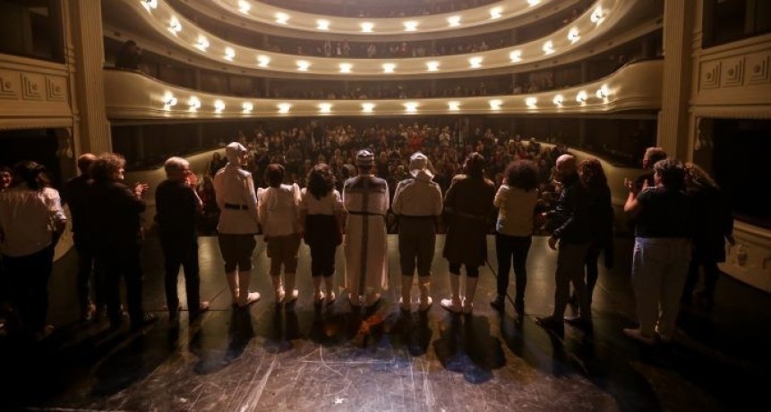 Los Establos de Su Majestad: dos &uacute;ltimos jueves para ver el &eacute;xito de temporada teatral
