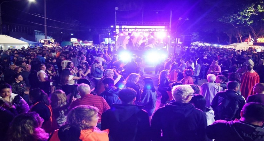 Pas&oacute; otra multitudinaria fiesta del Encuentro de las Colectividades 