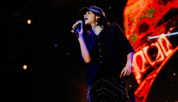 Valentino Merlo llena de cumbia y pop el Arena Maipú