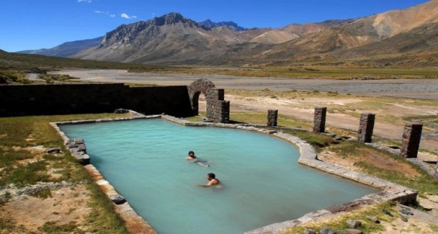  Vacaciones en Mendoza: Aguas termales en medio de la monta&ntilde;a 