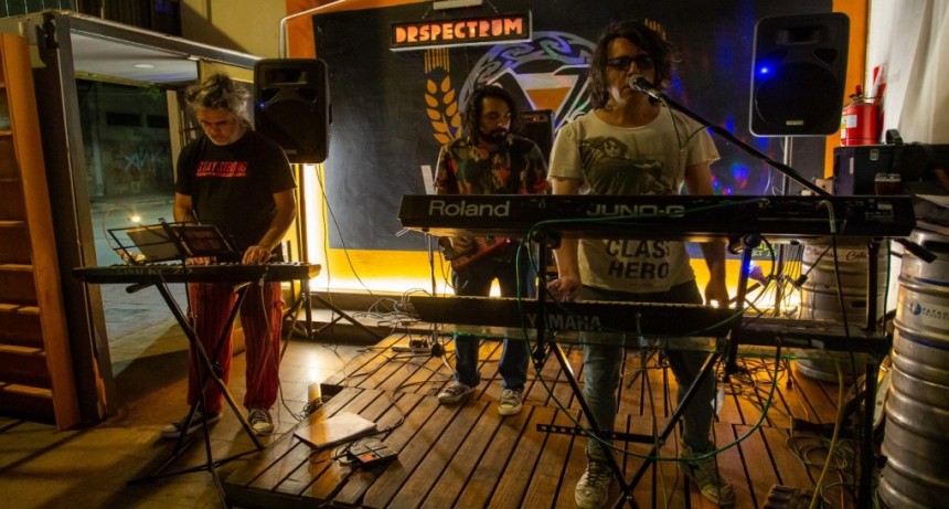 Doctor Spectrum hace vibrar la biblioteca de Godoy Cruz