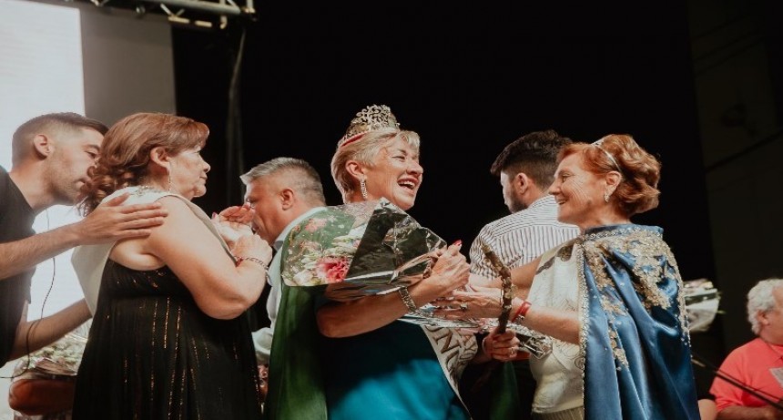 Tupungato coron&oacute; a Elba Dellac como Reina de los Adultos Mayores